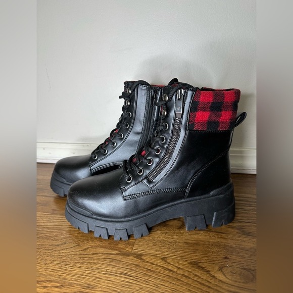 NWOB Marc Fisher Women's Aboli 2 Black Buffalo Plaid Combat Lace-up Boots Size 8 - Picture 2 of 7